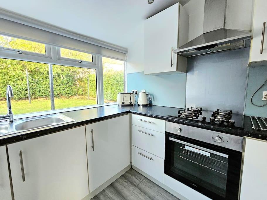 Spacious Haven With Free Parking Glasgow Exterior foto