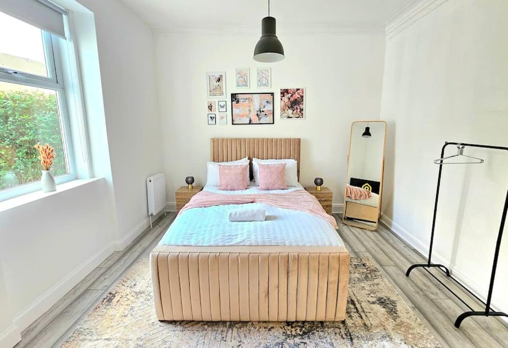 Spacious Haven With Free Parking Glasgow Exterior foto