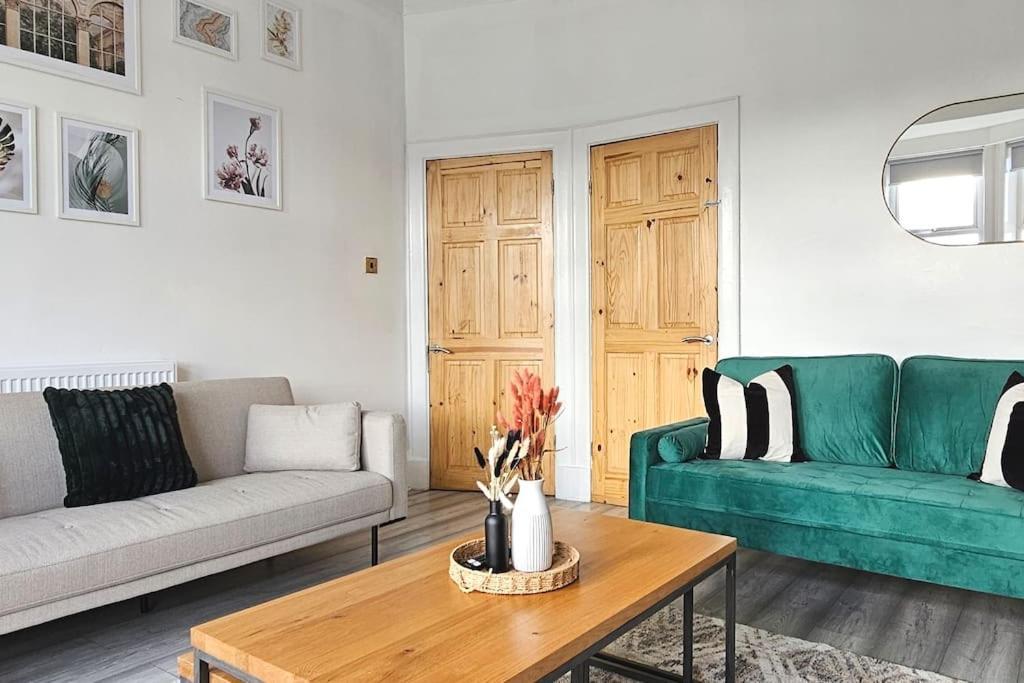 Spacious Haven With Free Parking Glasgow Exterior foto